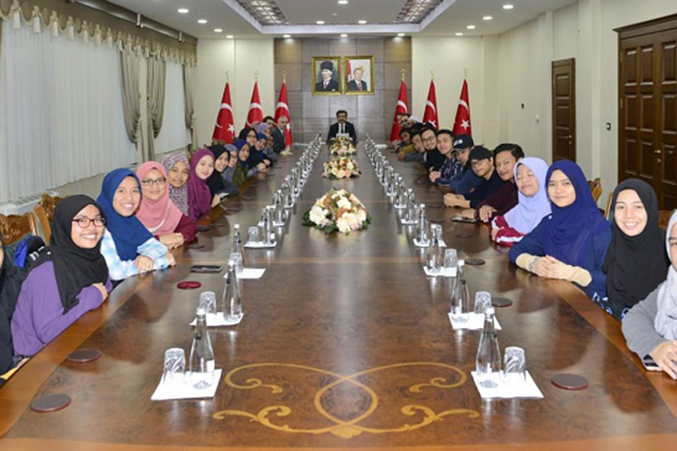 Malezyalı öğrenciler Diyarbakır'ı ziyaret etti